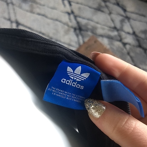 adidas black crop - Picture 3 of 3